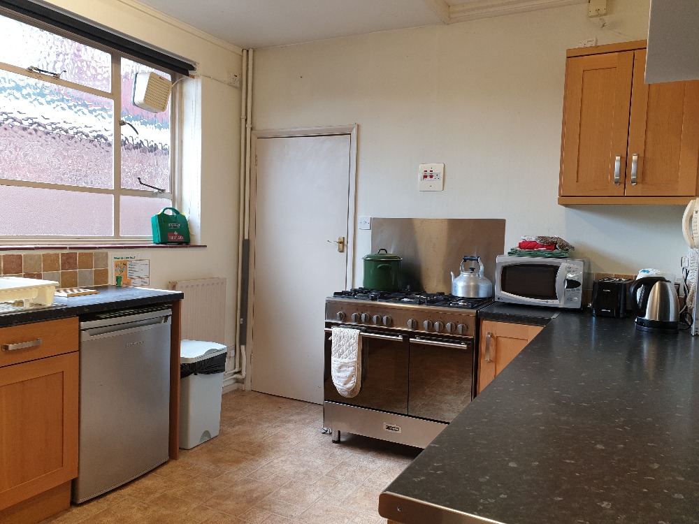 Fully equipped kitchen in Maidstone for rent. 6gal/27ltr tea urn. Dual fuel range cooker and refrigerator. Pots and pans, utensils, crockery and cutlery included. Fire blanket and fire extinguishers provided. Microwave oven.